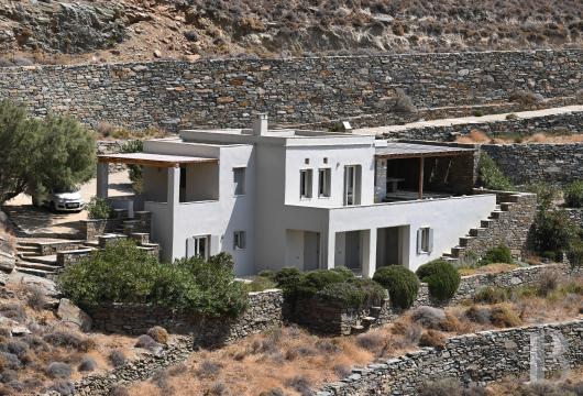 In Kalivia, on the island of Tinos, a house of around 175 m² set on approximately 5,100 m² of land, overlooking ...