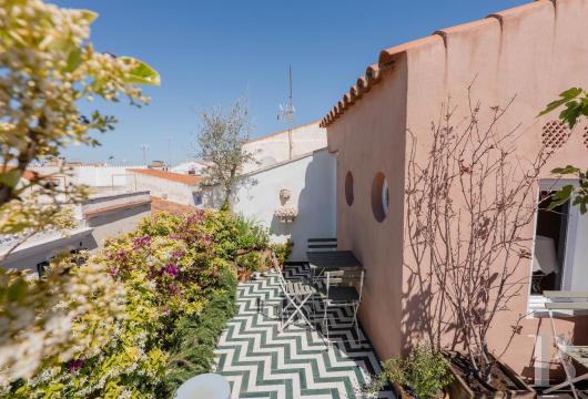 In Menorca, in the old town of Mahón, like a small theatre, a townhouse that has been completely redesigned