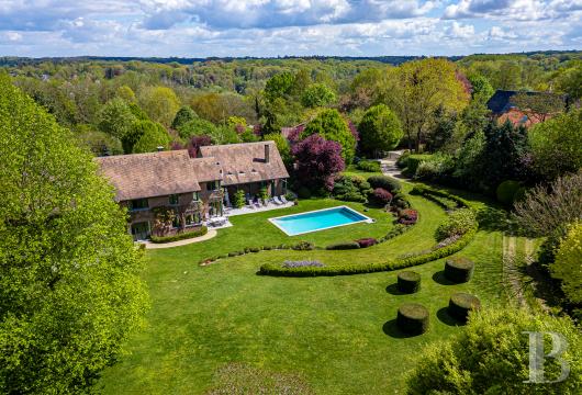 In Walloon Brabant, an architect-designed villa and its garden, covering more than one hectare, overlooking the ...