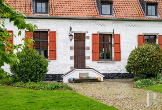 In Hainaut, in Silly, a characterful house, with its barn and meadows, set in grounds of nearly 3 hectares