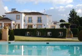 A refined house with a panoramic view and 1 ha of landscaped parklands  near the beaches in the nature park of Arrábida