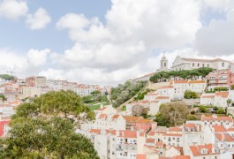 A building and its nine renovated flats on “Castle” hill, with a view over the whole of Lisbon